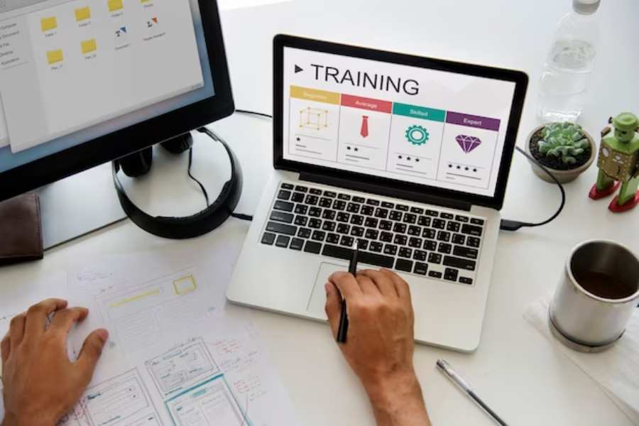 How Online Training Transforms Freight Brokerage Industry