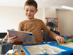 Should Technology Be Used in Schools