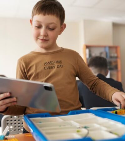 Should Technology Be Used in Schools