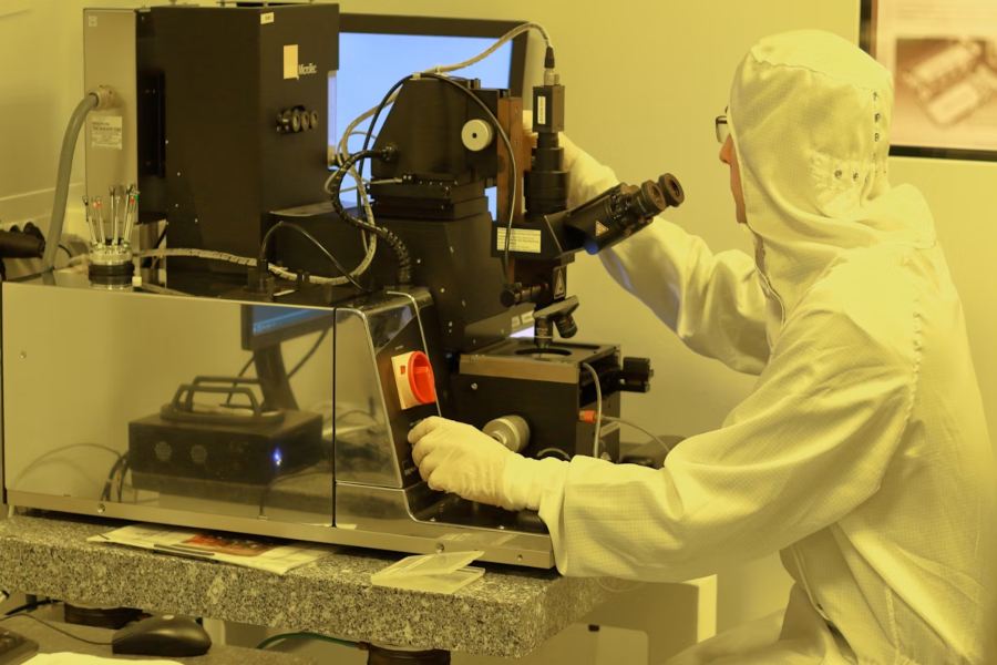 Modernizing Science Education with Advanced Laboratory Instruments