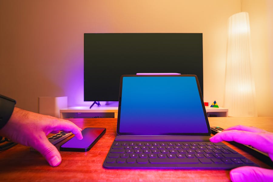How Do Physical Distractions Affect Remote Learning?