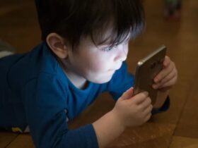 Screen Time Poses Modest Risks in Small Doses, but Gaming Stands Out, Major Review Finds
